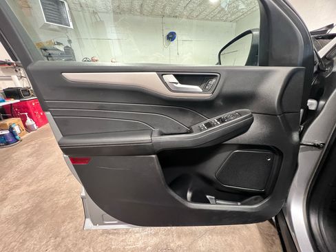 Used 2021 Ford Escape SE w/ SE Sport Appearance Package image 21