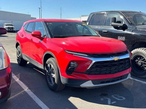 Used 2024 Chevrolet Blazer LT image 2