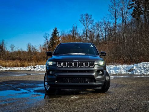 Certified 2024 Jeep Compass Latitude image 8