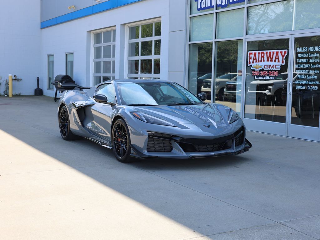 Used 2025 Chevrolet Corvette Z06 w/ Z07 Performance Package RWD image 2