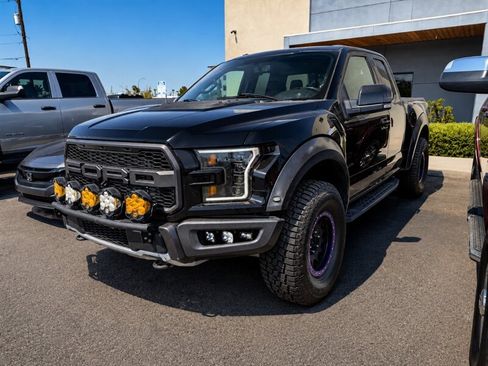 Used 2018 Ford F150 Raptor w/ Equipment Group 802A Luxury AWD/4WD image 2