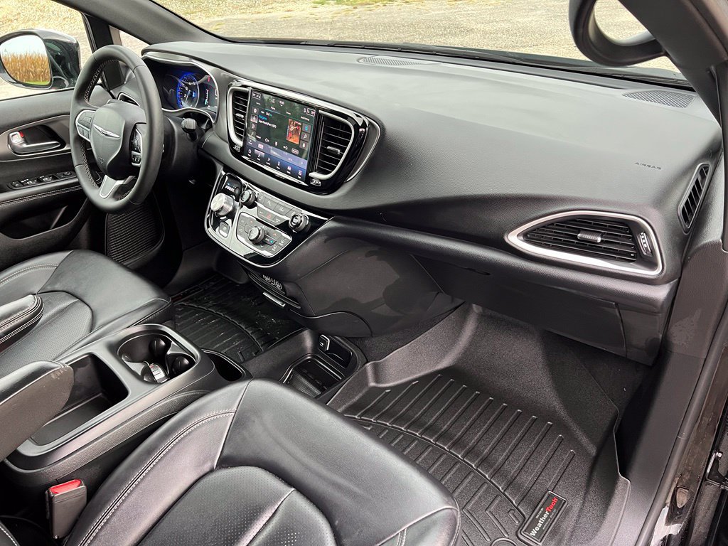 Used 2025 Chrysler Pacifica Select FWD image 9