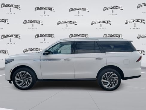 New 2026 Lincoln Navigator Reserve image 2