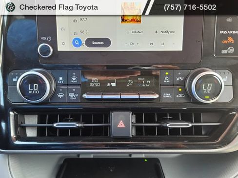 Used 2023 Toyota Highlander XLE FWD image 17
