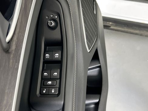 Used 2023 Jeep Grand Cherokee Limited AWD/4WD image 18