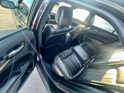 Used 2018 Chrysler 300 S w/ 300S Premium Group image 6