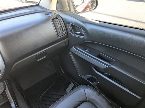 Used 2022 Chevrolet Colorado LT w/ Luxury Package image 17