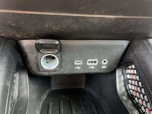 Used 2023 Chevrolet TrailBlazer RS w/ Convenience Package AWD/4WD image 32