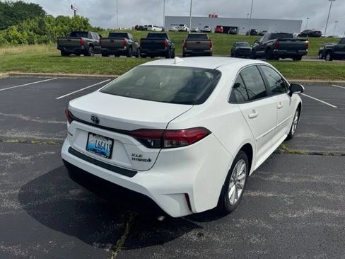 Used 2024 Toyota Corolla XLE FWD image 3