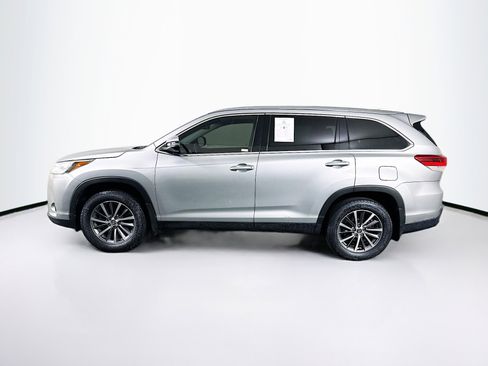 Used 2019 Toyota Highlander XLE image 4