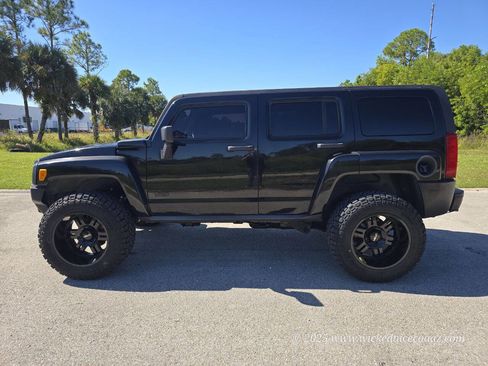Used 2007 HUMMER H3 image 3