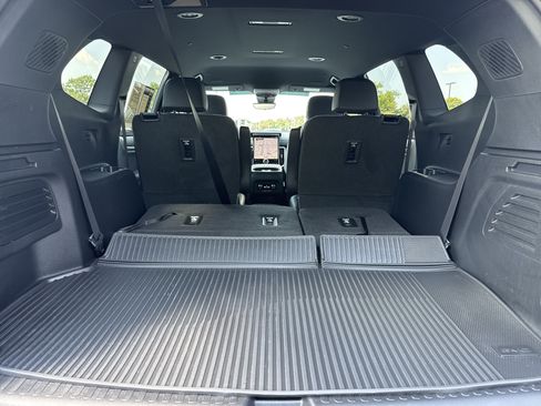 Used 2026 GMC Acadia Elevation w/ Elevation Premium Package FWD image 33