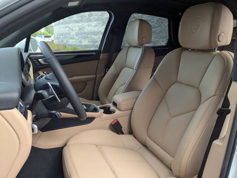 New 2026 Porsche Macan AWD/4WD image 5