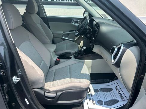 Used 2025 Kia Soul LX w/ LX Technology Package FWD image 24