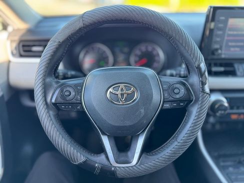 Used 2022 Toyota RAV4 XLE Premium image 6