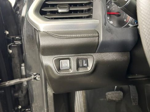 Used 2023 GMC Acadia SLE FWD image 19