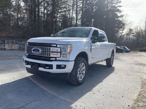 Used 2017 Ford F250 Platinum w/ Platinum Ultimate Package image 3