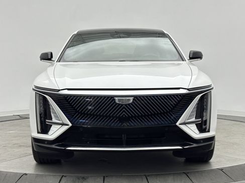 Used 2024 Cadillac Lyriq Tech RWD image 2