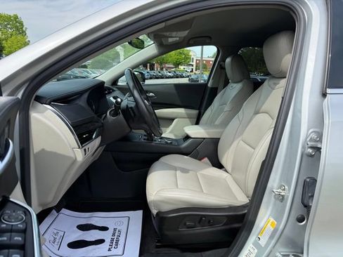 Used 2022 Cadillac XT4 Premium Luxury w/ Safety Alert Package FWD image 12
