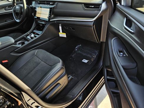 New 2026 Jeep Grand Cherokee Altitude RWD image 7