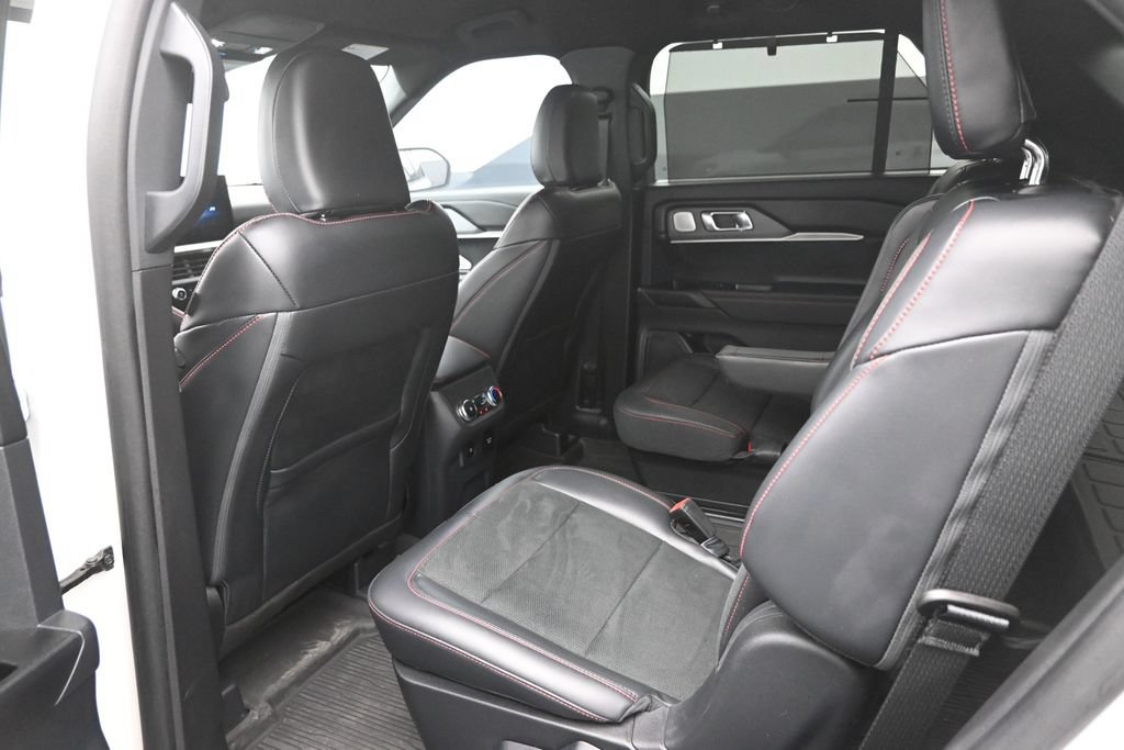 Used 2025 Ford Explorer ST RWD image 2