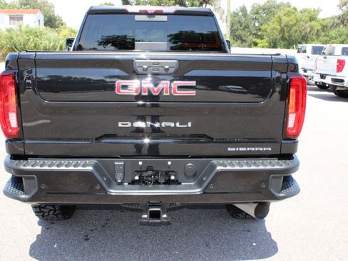 Used 2021 GMC Sierra 2500 Denali w/ Denali Black Diamond Edition AWD/4WD image 5