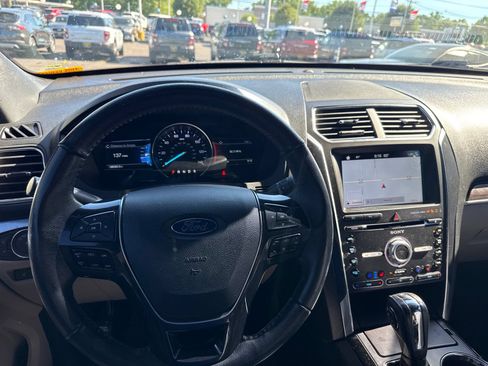 Used 2018 Ford Explorer Limited FWD image 13