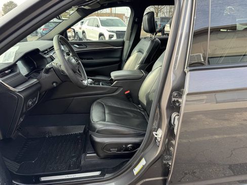 Used 2023 Jeep Grand Cherokee L Overland w/ MOPAR Finishing Package image 8