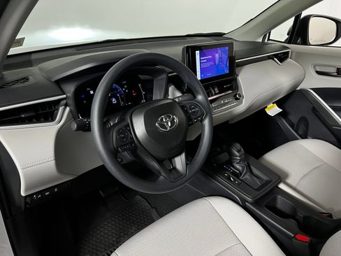 Used 2026 Toyota Corolla Cross LE FWD image 8