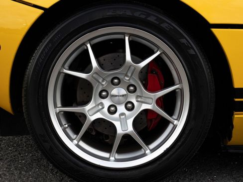 Used 2005 Ford GT RWD image 20