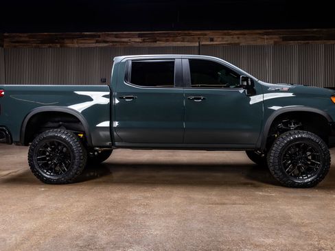 Used 2025 Chevrolet Silverado 1500 ZR2 w/ Technology Package image 11