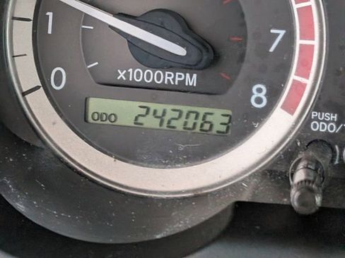 Used 2004 Toyota Sienna CE image 13