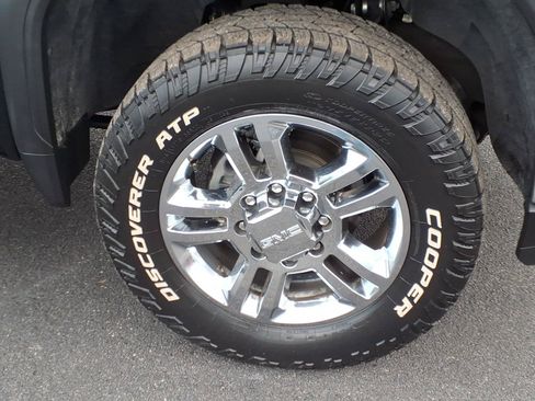 Used 2022 GMC Sierra 2500 SLT w/ SLT Premium Package AWD/4WD image 9