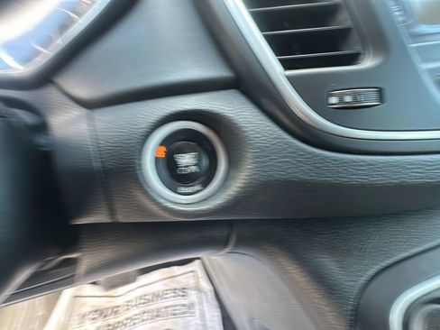 Used 2015 Chrysler 200 Limited w/ Convenience Group image 20