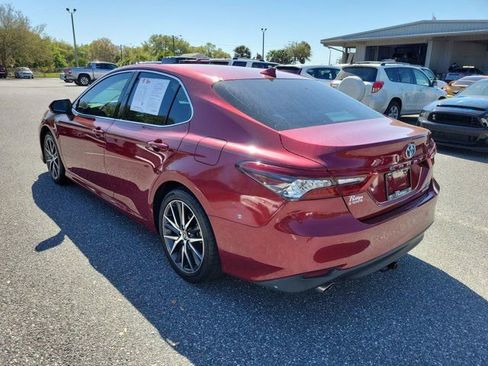 Used 2021 Toyota Camry XLE w/ Navigation Upgrade Package image 12