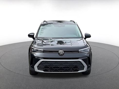 Used 2025 Volkswagen Taos SE image 4