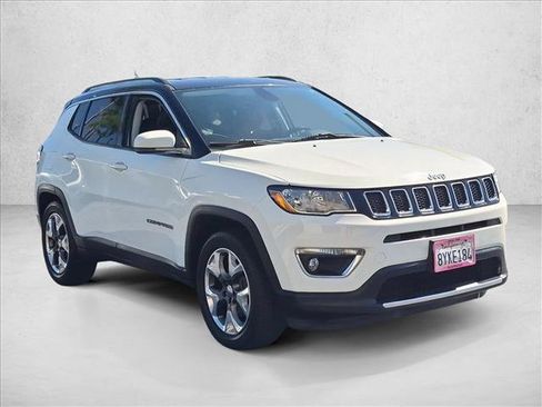 Used 2018 Jeep Compass Limited w/ Navigation Group FWD image 3