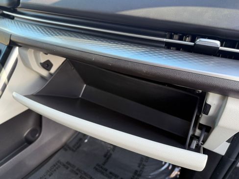 Used 2024 Kia Carnival LX image 30