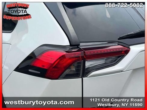 Used 2022 Toyota RAV4 XLE Premium AWD/4WD image 13