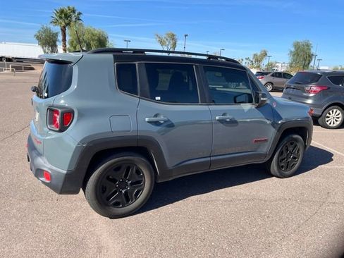Used 2018 Jeep Renegade Trailhawk w/ UConnect 8.4 Nav Group image 4