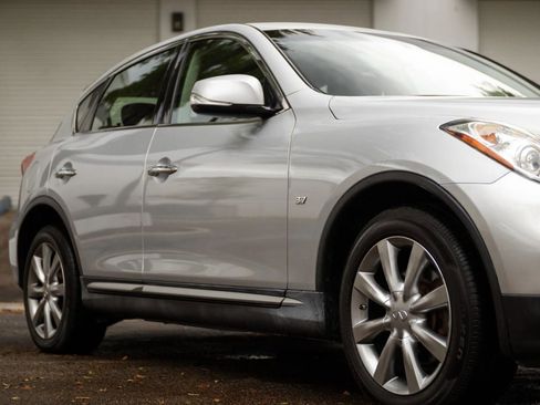 Used 2017 INFINITI QX50 2WD image 3