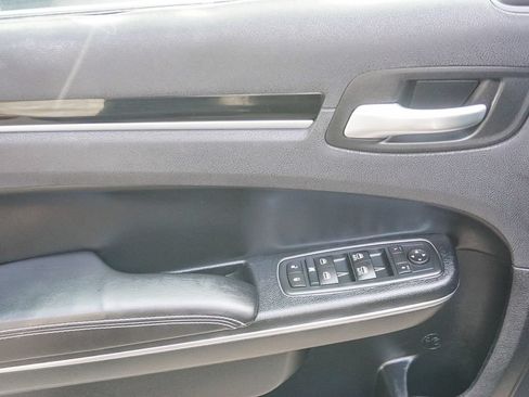 Used 2017 Chrysler 300 S RWD image 19