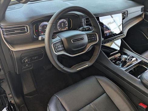 Certified 2025 Jeep Wagoneer Series II w/ Convenience Group I AWD/4WD image 10