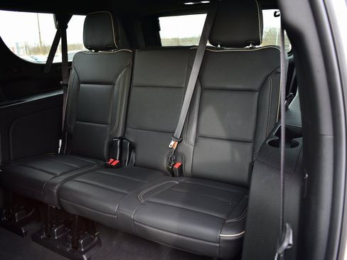 Used 2023 Chevrolet Suburban Premier image 27