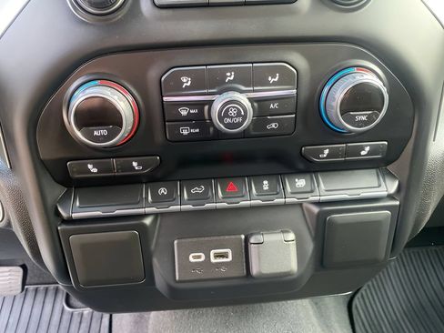 Used 2022 Chevrolet Silverado 1500 LT AWD/4WD image 28