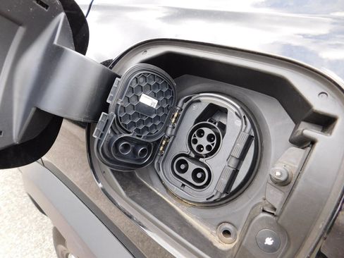Used 2024 Mercedes-Benz GLE 450e 4MATIC image 9