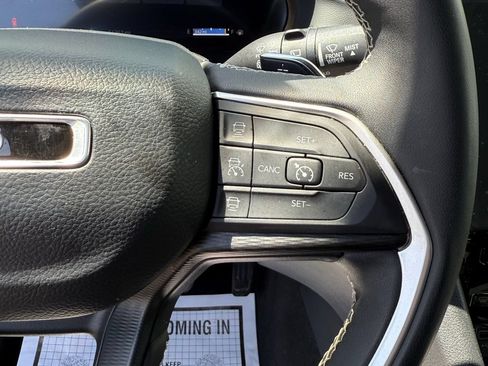 Used 2024 Jeep Grand Cherokee Altitude RWD image 21