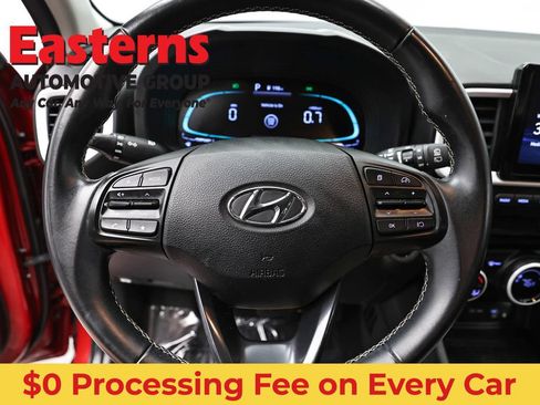 Used 2023 Hyundai Venue Limited FWD image 10