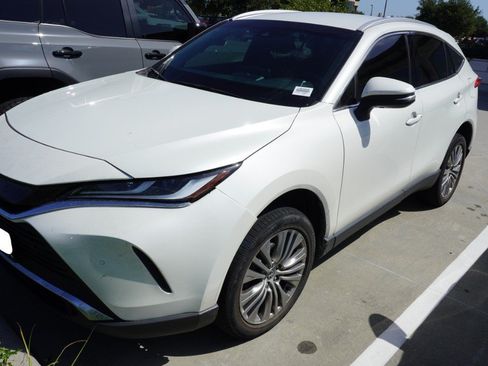 Used 2022 Toyota Venza XLE AWD/4WD image 4