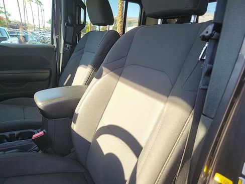 Used 2022 Jeep Gladiator Sport image 17